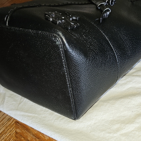 Tory Burch McGraw Drawstring Bucket Bag Black Leather Shoulder Bag - Picture 14 of 15